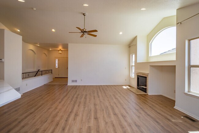 Building Photo - 8270 Regiment Ct
