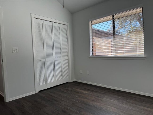 Building Photo - 3205 MacArthur Ave