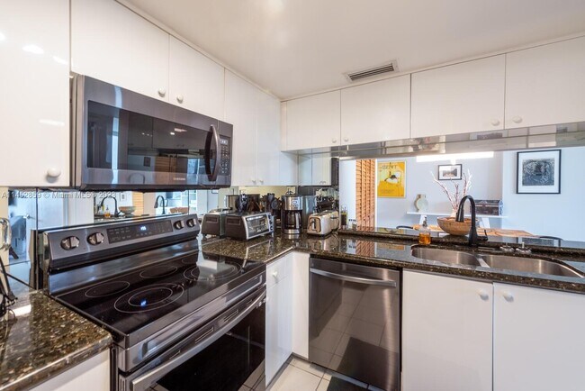 Building Photo - 650 West Ave