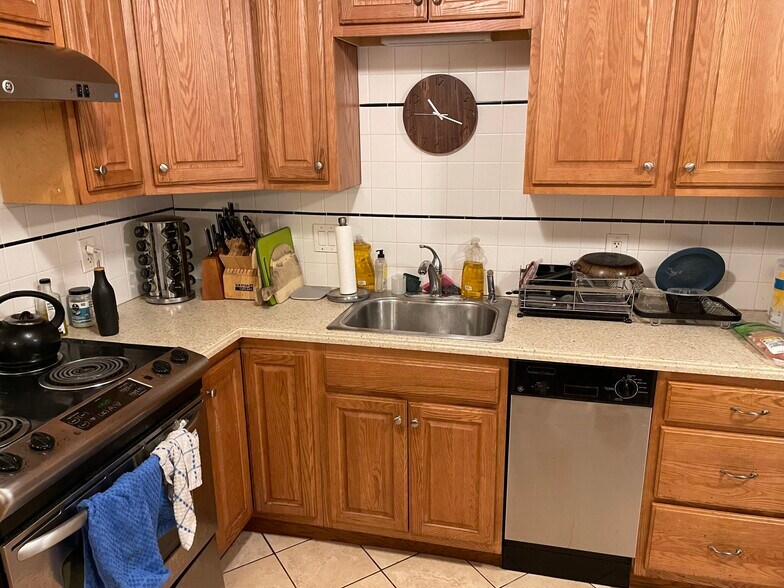 Building Photo - 48 Garden St