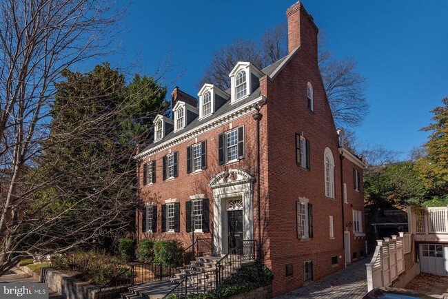 Building Photo - 2425 California St NW