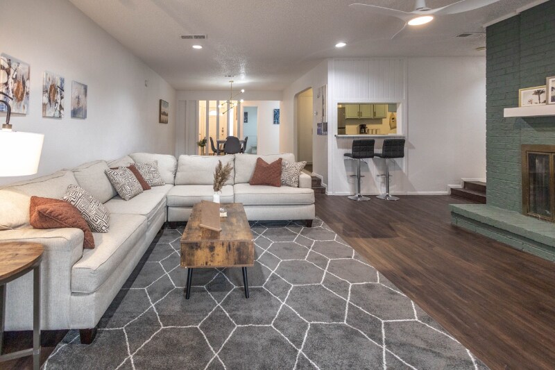 Building Photo - 6710 La Costa Dr