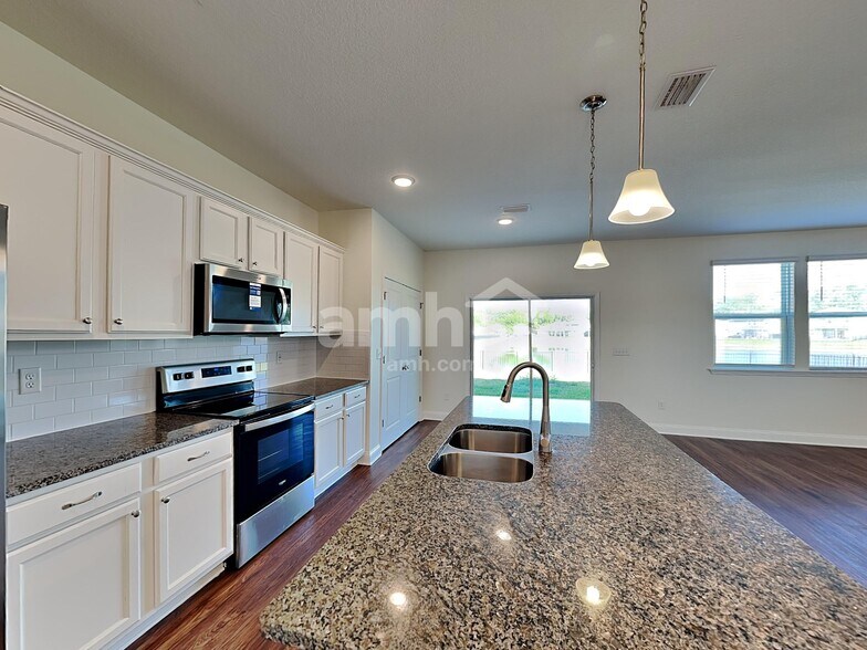 Building Photo - 118 Olivewood Pl