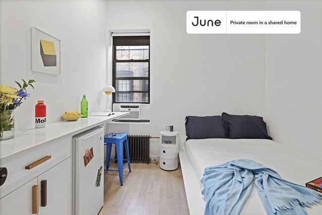 Building Photo - Room in Shared 3 bed/3 bath home in Ridgewood