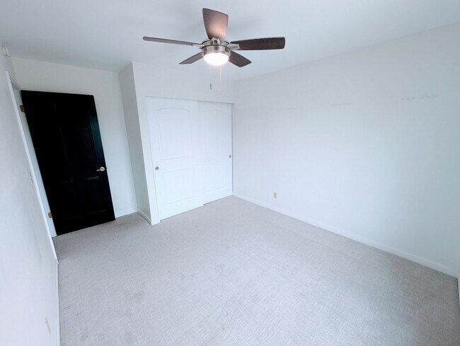 Building Photo - 11843 S Cedar Ridge Rd