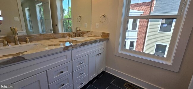 Building Photo - 8 Chapel Alley