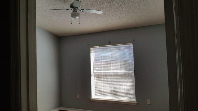 Building Photo - 8522 Rainbow Ave