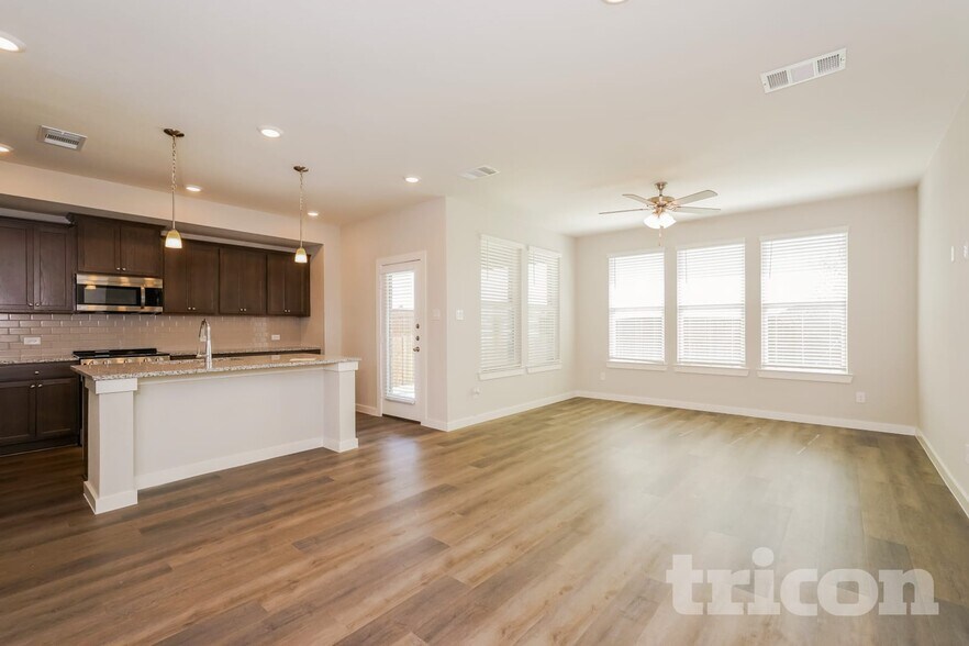 Building Photo - 2520 Perkinsview Pl