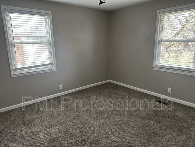 Building Photo - 2102 Cypress Dr