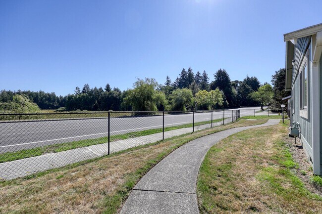 Building Photo - Cozy Lacey Rambler - Move-In Ready now! 3 bed 1 bath patio home - North Thurston S.D.