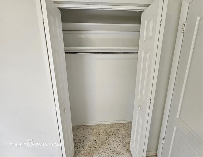 Building Photo - Beautiful and cozy 2/1 apartment available now!