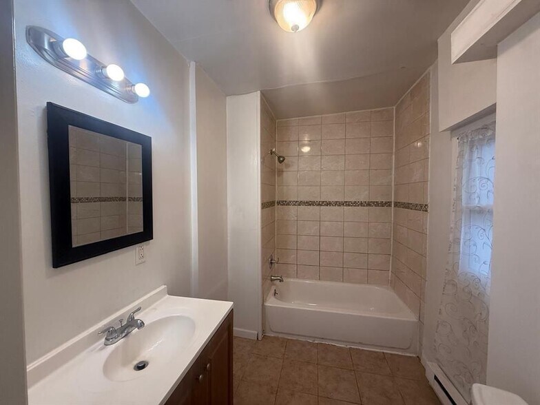 Building Photo - 60 Creek Run Rd