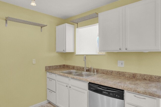 Building Photo - 512 Squire St