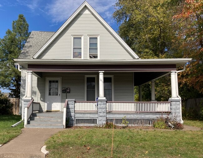 Primary Photo - 1013 17th Ave