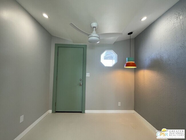 Building Photo - 505 E Molino Rd