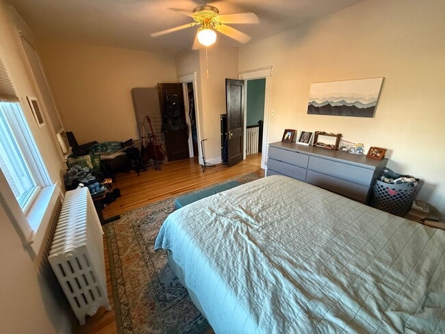 Building Photo - 1349 W 41st St