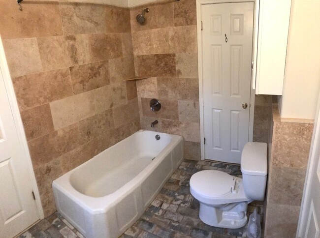 Building Photo - 109 E Norwood Ct