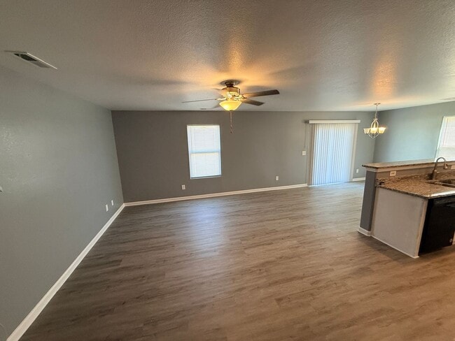 Building Photo - Beautiful Townhome in Charlotte, minutes from the airport