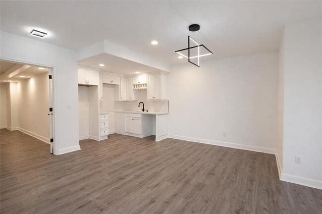 Building Photo - 1430 Hillcrest Heights