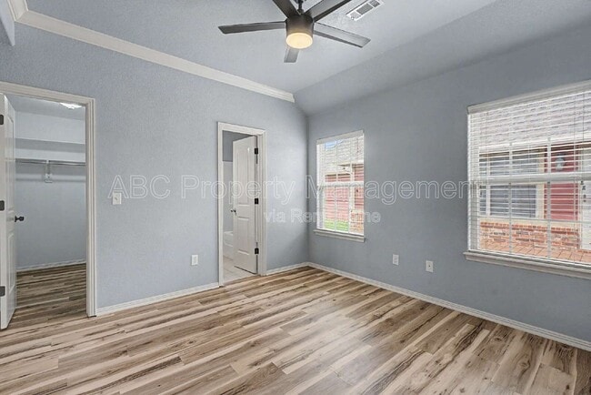 Building Photo - 3801 SW Gibson Ave
