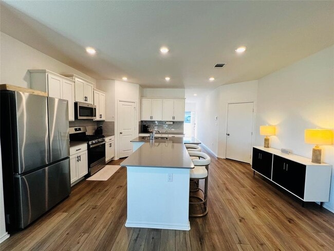Building Photo - 941 Legends Ln
