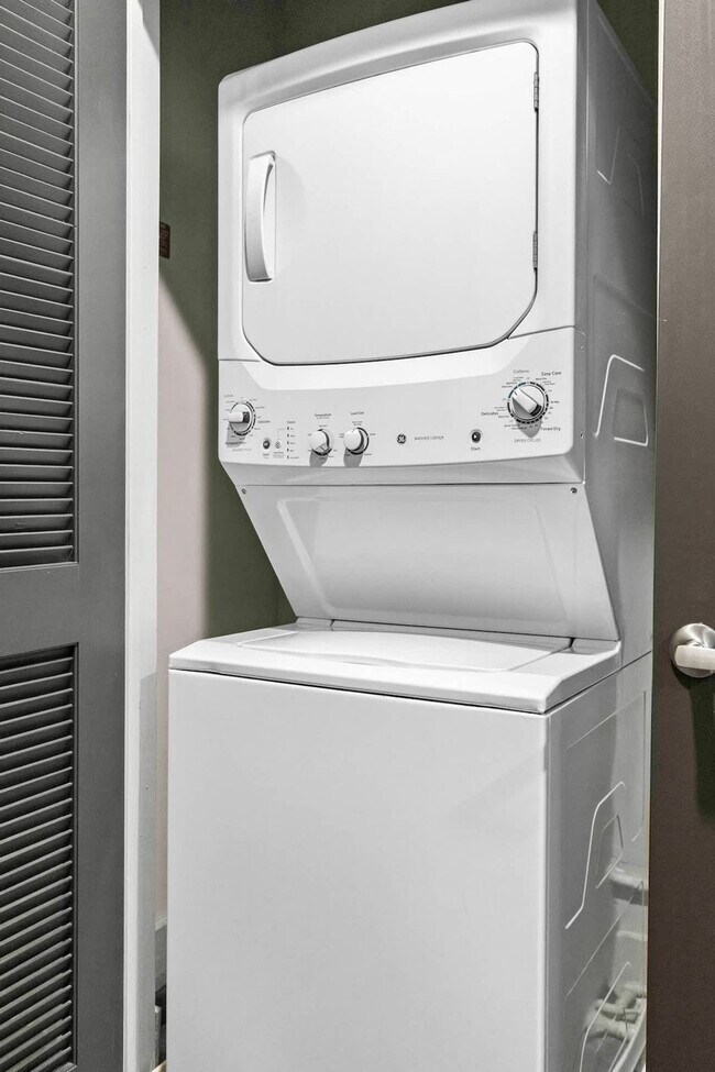 Building Photo - 455 14th St NW