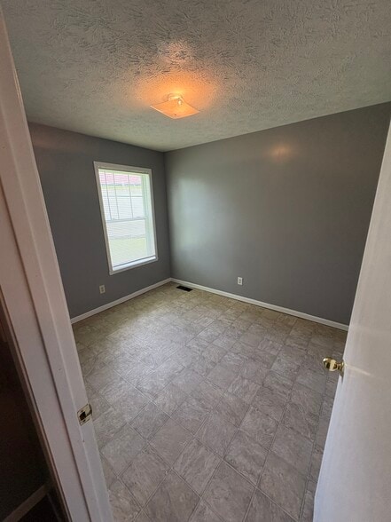 Building Photo - 1835 Carpenter Cir