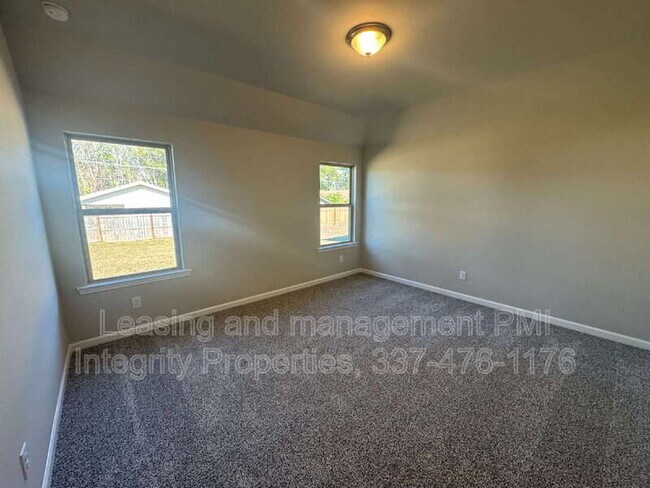 Building Photo - 331 White Pine Dr