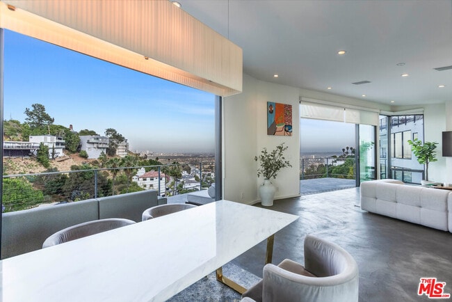 Building Photo - 8634 Franklin Ave