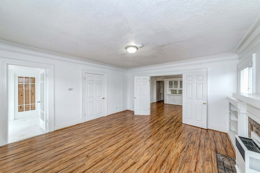 Building Photo - 1308 S Van Ness Ave