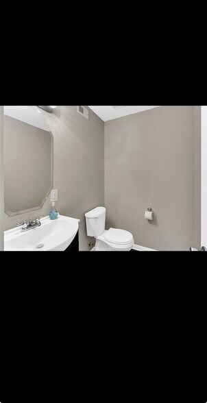 Building Photo - 163 Binnacle Ct
