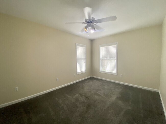 Building Photo - Charming Four-Bedroom Home in Bluffton wit...