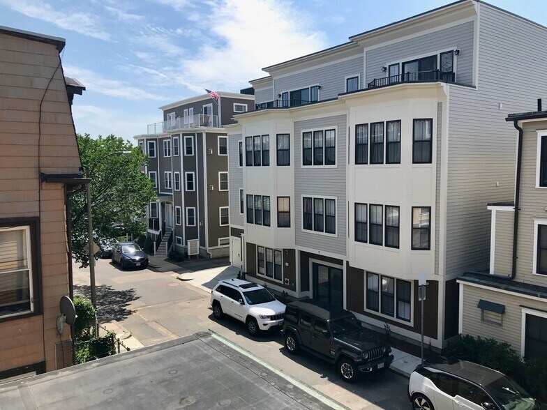 Building Photo - 362 Dorchester St