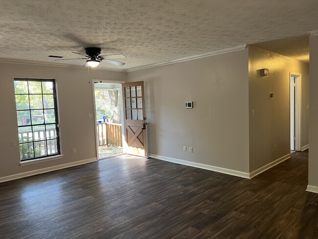 Building Photo - 662 Stonehedge Dr