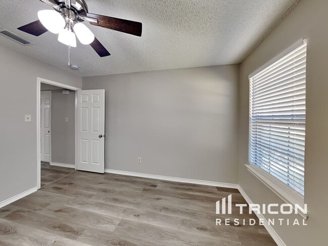 Building Photo - 2338 Weyborn Dr