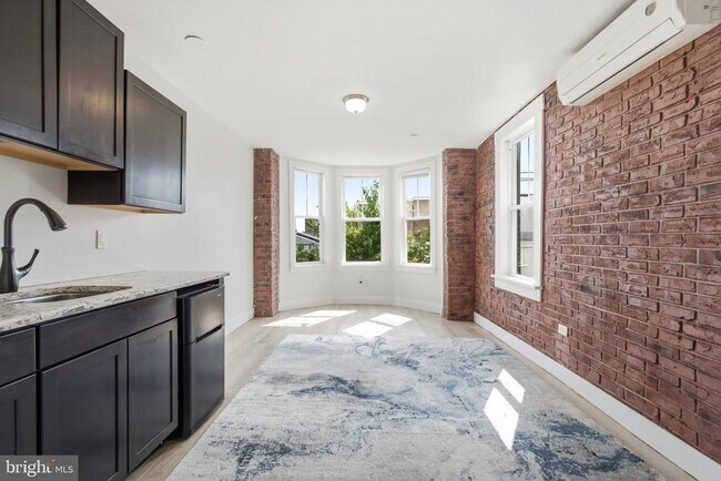 Building Photo - 651 N 33rd St