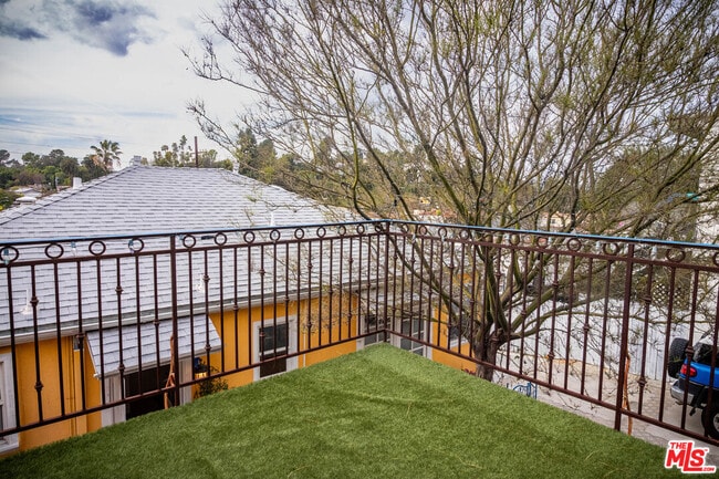 Building Photo - 2420 Teviot St