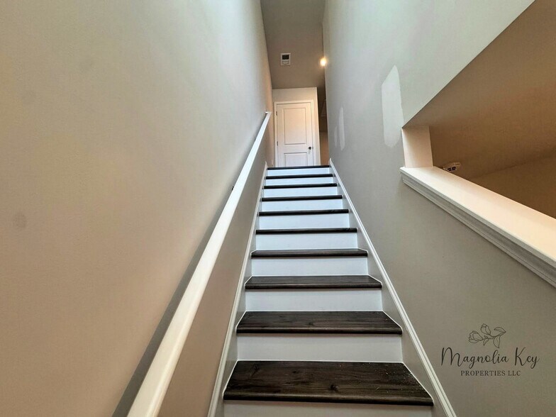 Building Photo - 555 Gemstone Blvd