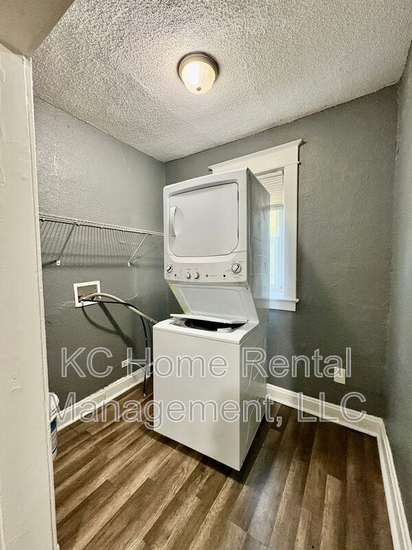 Building Photo - 6103 Walrond Ave