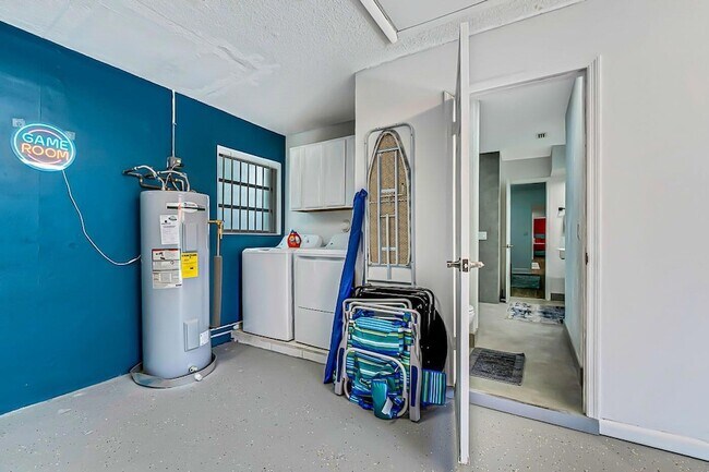 Building Photo - 532 N Palmway