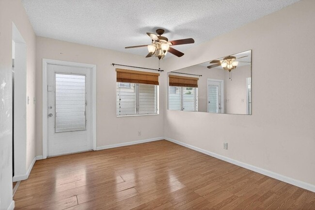 Building Photo - 2115 NE 42nd Ct