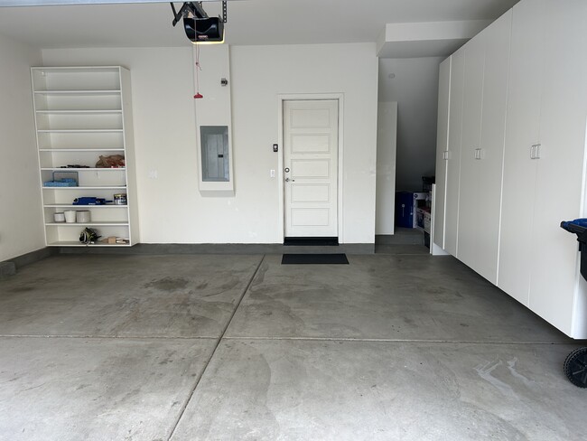 Building Photo - 212 Paramount