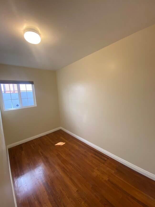 Building Photo - 1427 Centinela Ave