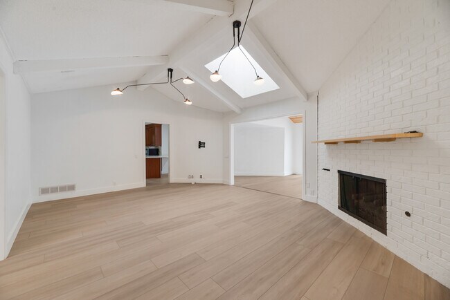 Building Photo - 2605 Glenhaven Dr