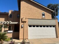 Building Photo - Spacious Townhome For Lease
