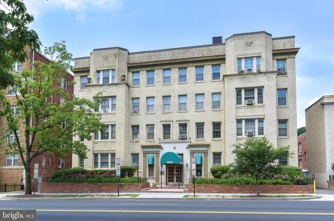 Primary Photo - 3010 Wisconsin Ave NW