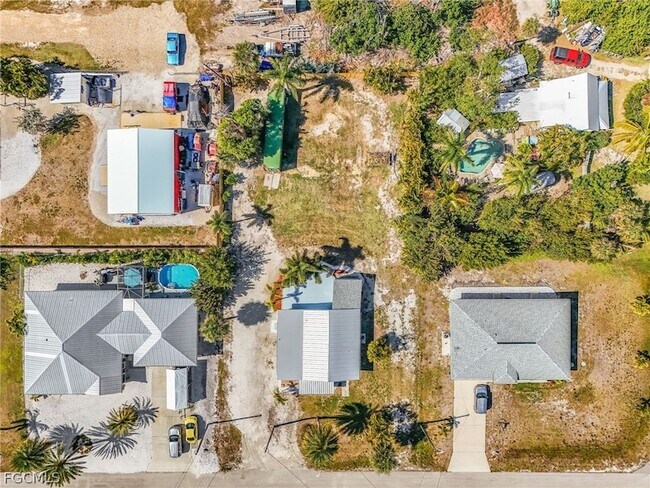 Building Photo - 2371 Baybreeze St