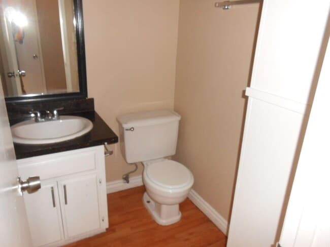 Building Photo - Spacious 2 story Townhouse with Community Pool