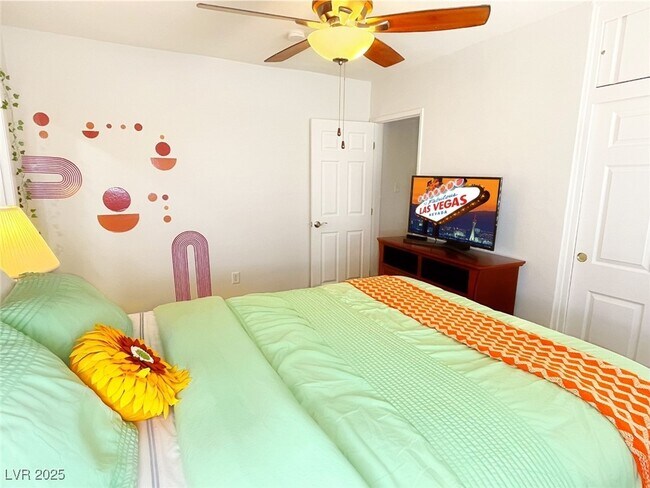 Building Photo - 1932 Hassett Ave