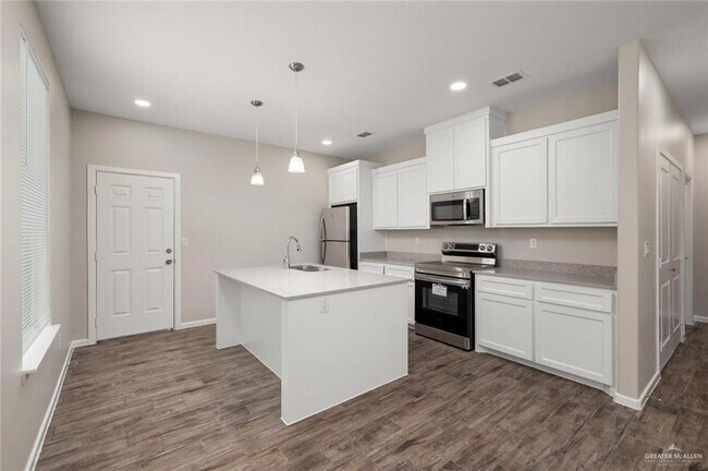 Building Photo - 16 Lore Dr